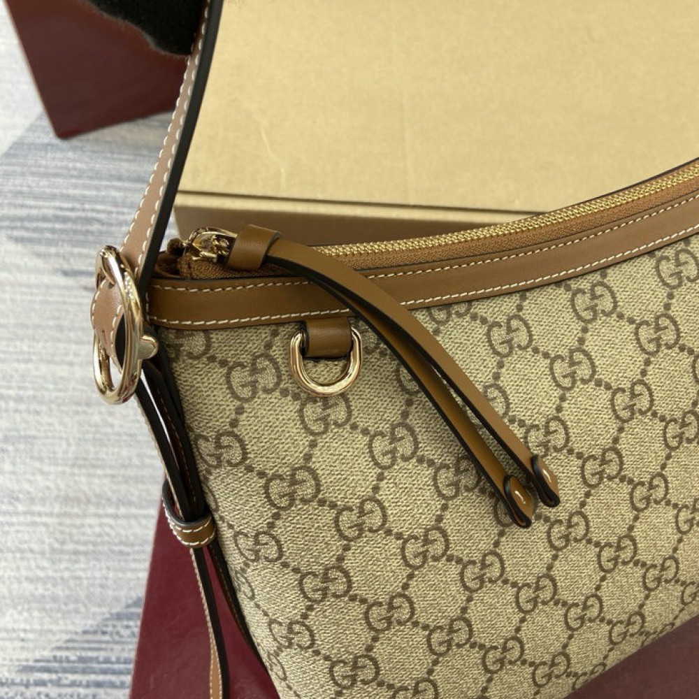 Gucci emblem medium shoulder bag 847449 30x19x11cm Bags