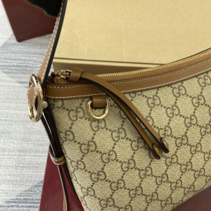 Gucci emblem medium shoulder bag 847449 30x19x11cm Bags