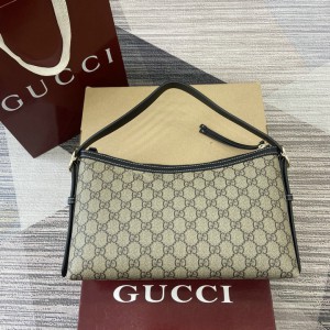 Gucci emblem medium shoulder bag 847449 30x19x11cm Bags