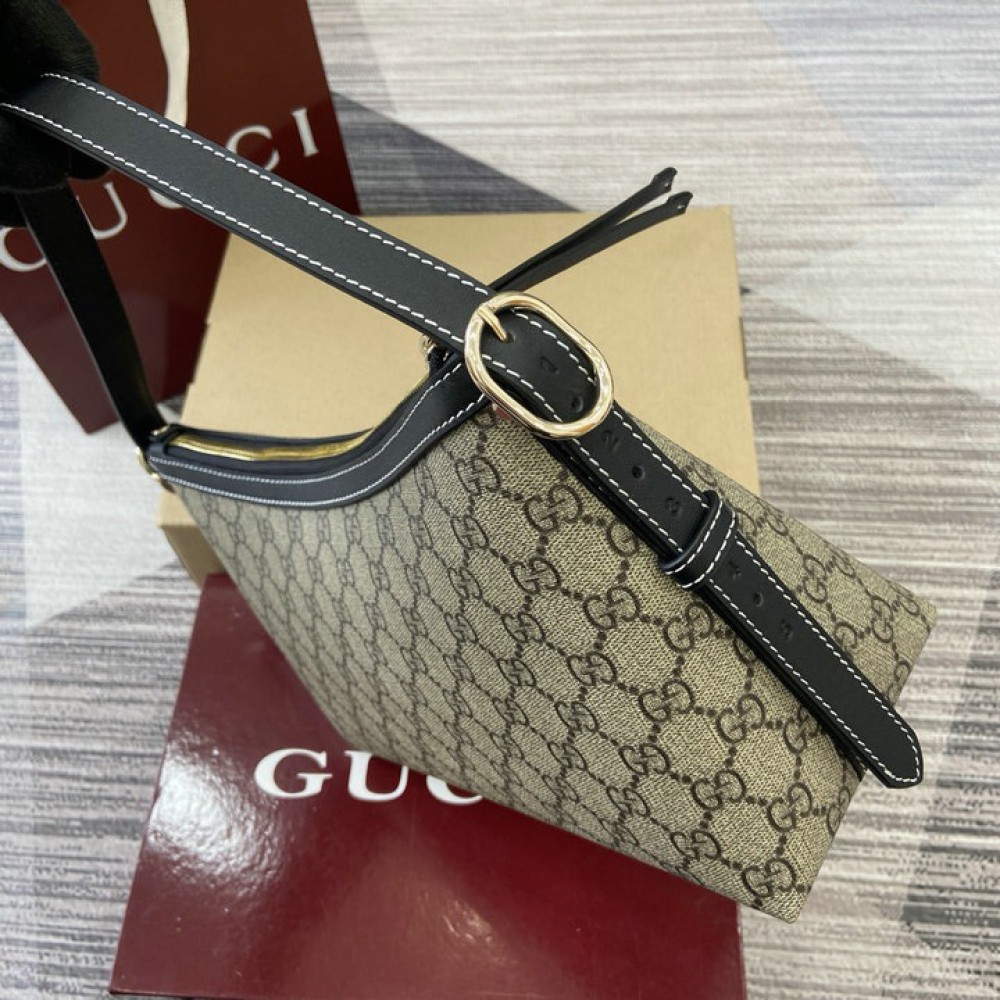 Gucci emblem medium shoulder bag 847449 30x19x11cm Bags