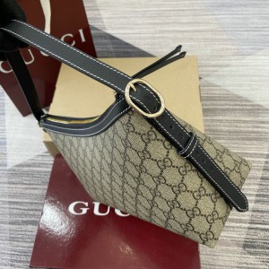 Gucci emblem medium shoulder bag 847449 30x19x11cm Bags