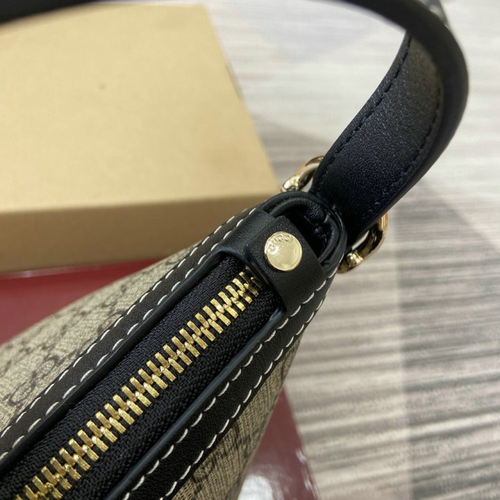 Gucci emblem medium shoulder bag 847449 30x19x11cm Bags