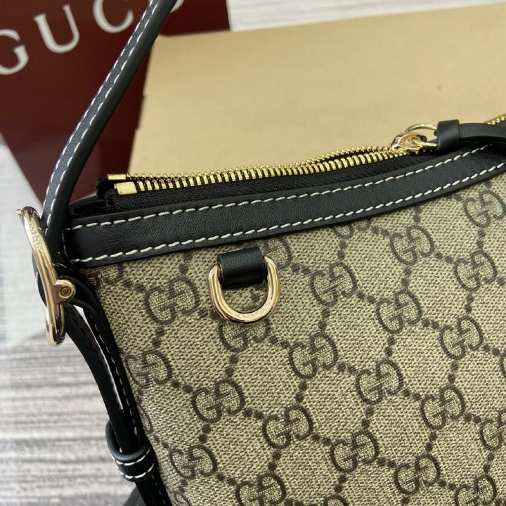 Gucci emblem medium shoulder bag 847449 30x19x11cm Bags