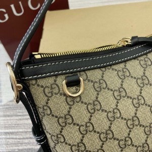 Gucci emblem medium shoulder bag 847449 30x19x11cm Bags