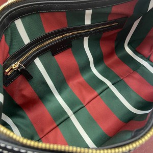 Gucci emblem medium shoulder bag 847449 30x19x11cm Bags