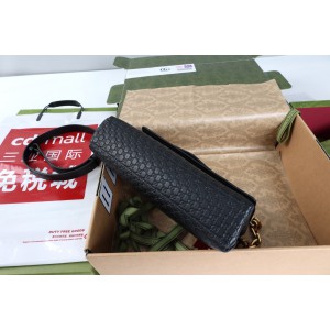 Gucci Medium shoulder bag with chain 857622 Bags