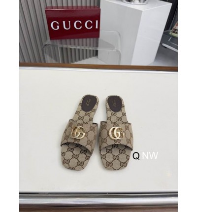 Gucci Women's slide sandal with Double G
