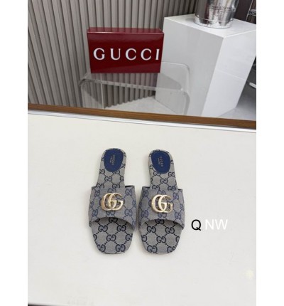 Gucci Women's slide sandal with Double G