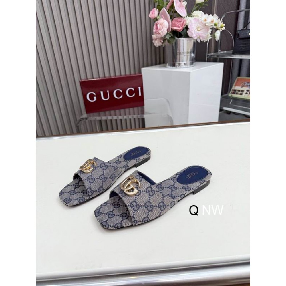 Gucci Women's slide sandal with Double G Shoes