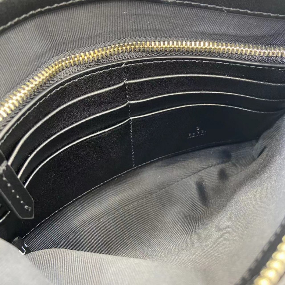 Gucci Marmont pochette with chain 837742 21x15x3.5cm Bags