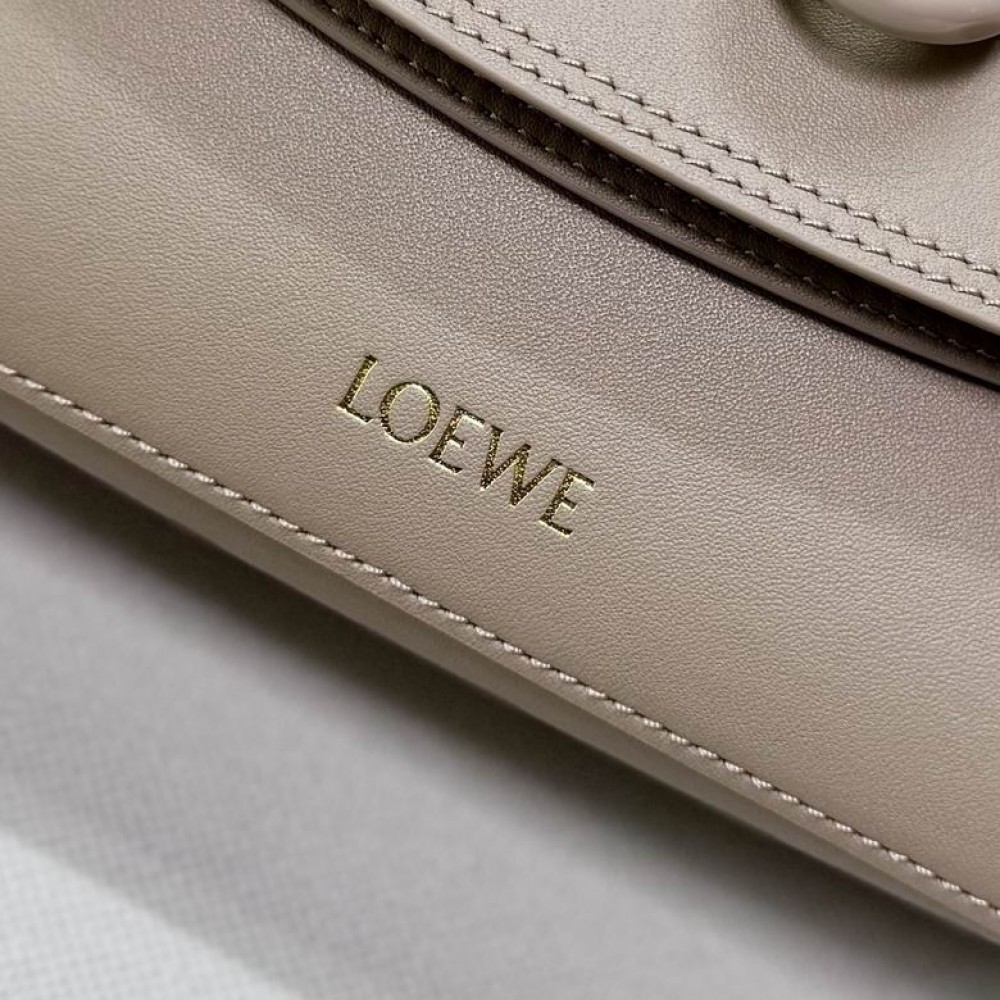 Loewe Medium Ola chain-embellished flap shoulder bag 26X18X13cm Bags