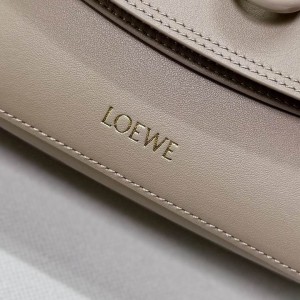 Loewe Medium Ola chain-embellished flap shoulder bag 26X18X13cm Bags