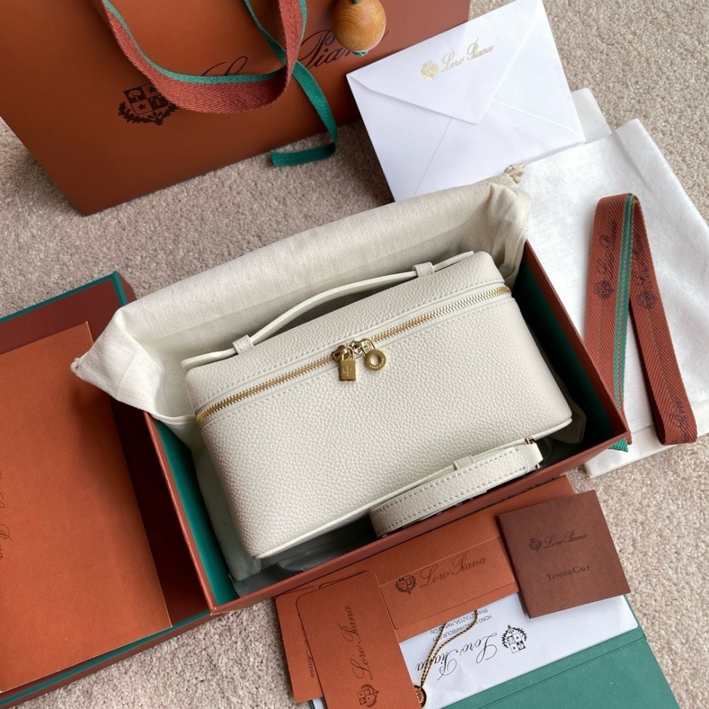 Loro Piana Extra Pocket L19  19 x 11.5 x 7 cm Bags