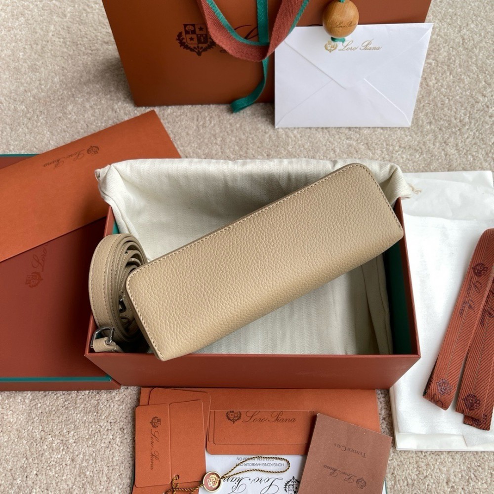 Loro Piana Extra Pocket L19  19 x 11.5 x 7 cm Bags