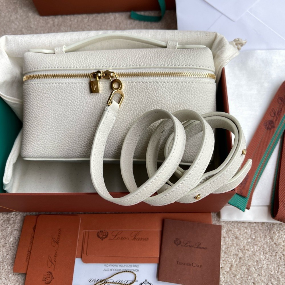 Loro Piana Extra Pocket L19  19 x 11.5 x 7 cm Bags