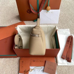 Loro Piana Extra Pocket L19  19 x 11.5 x 7 cm Bags