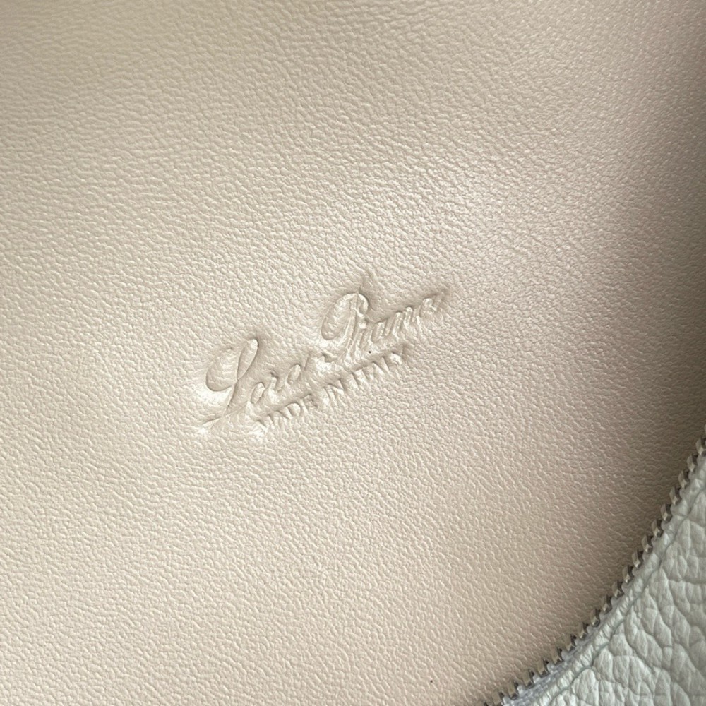 Loro Piana Extra Pocket L19  19 x 11.5 x 7 cm Bags
