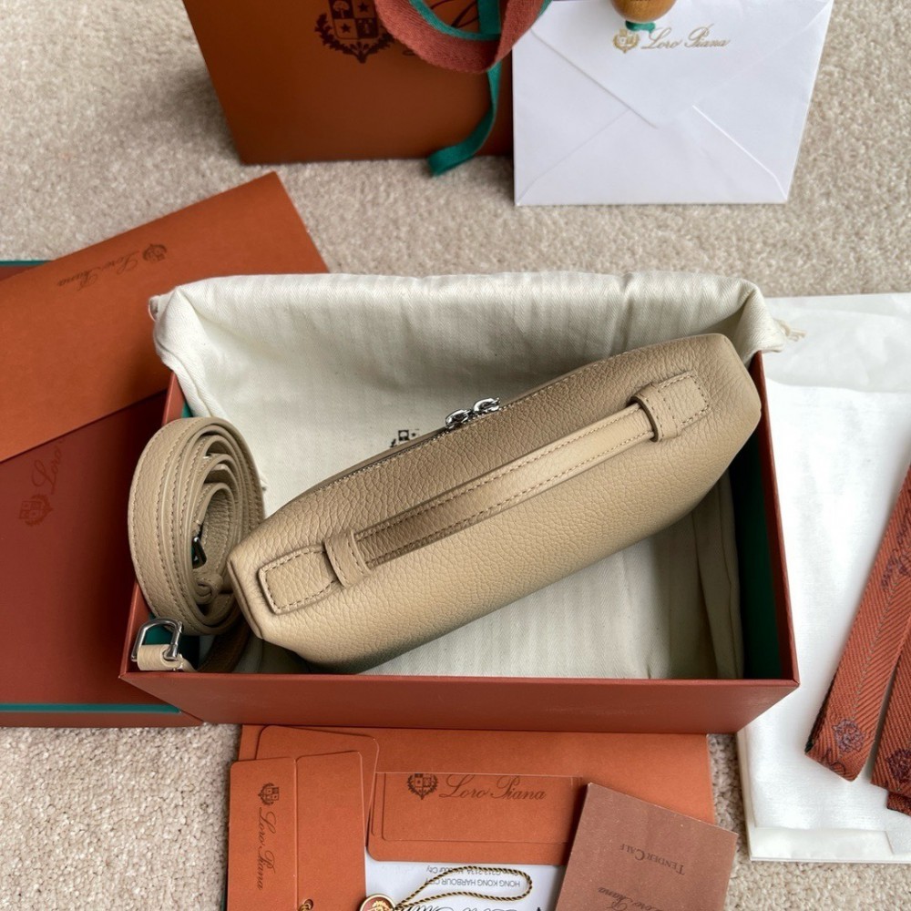 Loro Piana Extra Pocket L19  19 x 11.5 x 7 cm Bags