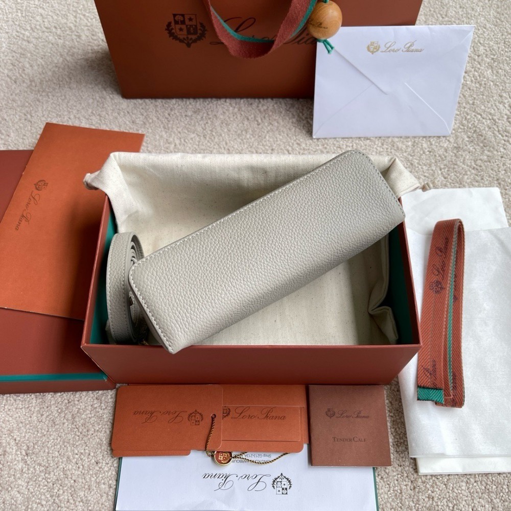 Loro Piana Extra Pocket L19  19 x 11.5 x 7 cm Bags