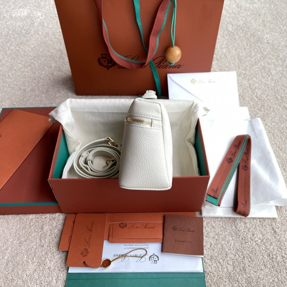 Loro Piana Extra Pocket L19  19 x 11.5 x 7 cm Bags