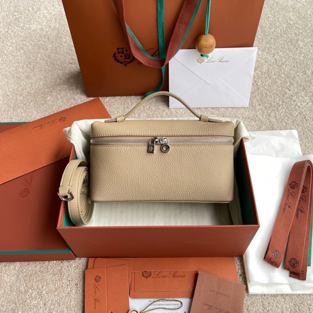 Loro Piana Extra Pocket L19  19 x 11.5 x 7 cm Bags