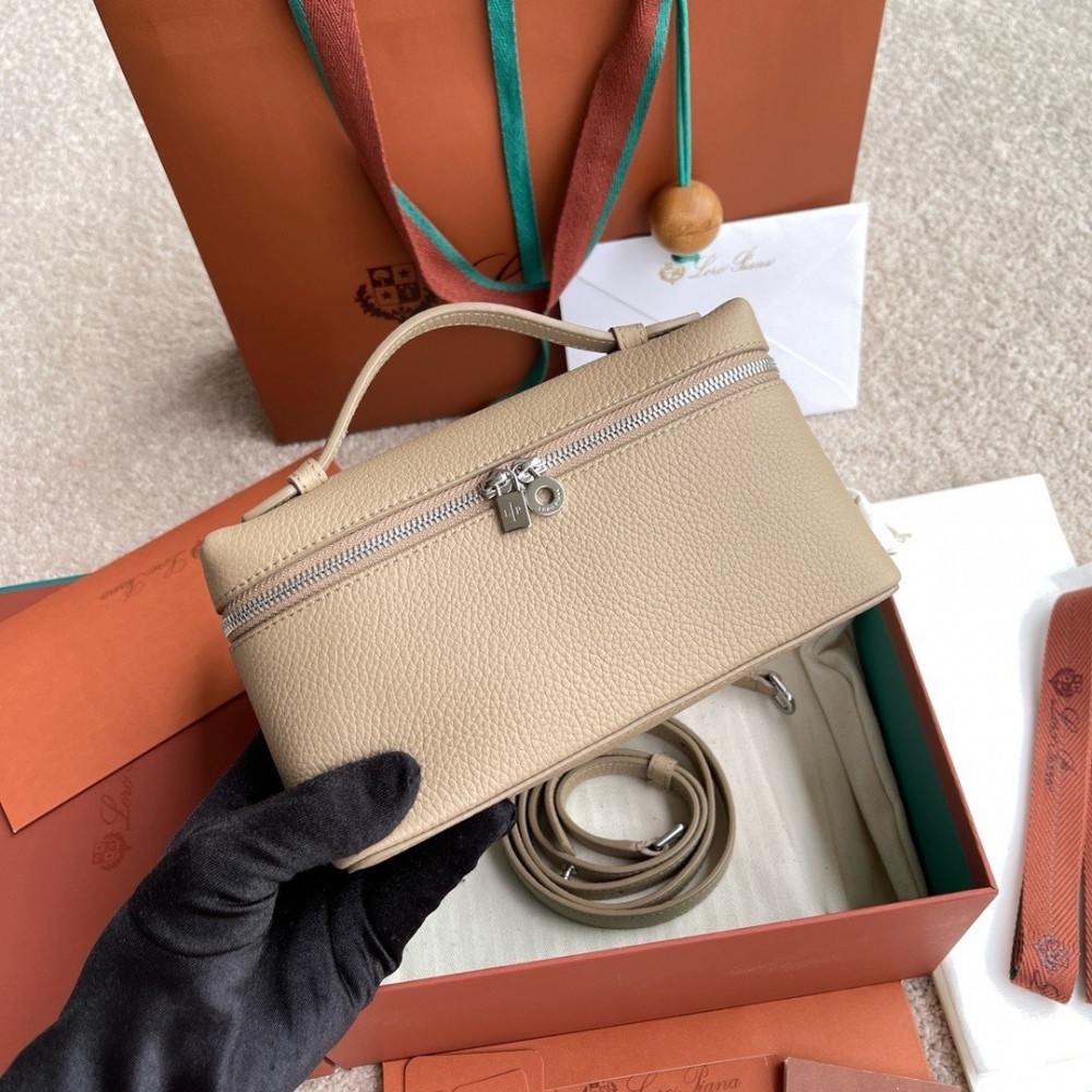 Loro Piana Extra Pocket L19  19 x 11.5 x 7 cm Bags