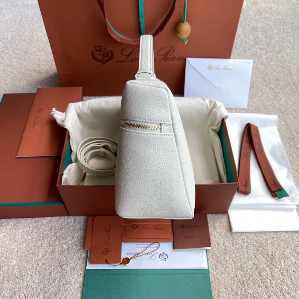 Loro Piana Extra Pocket L27 27x16x10cm Bags