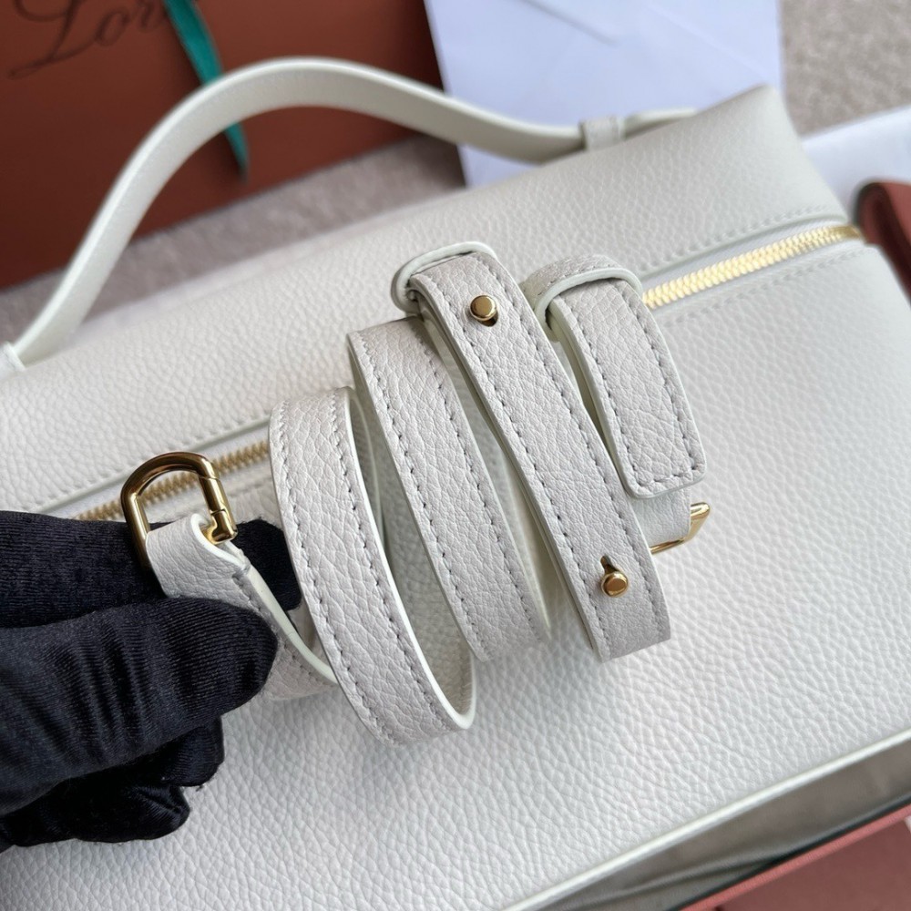 Loro Piana Extra Pocket L27 27x16x10cm Bags