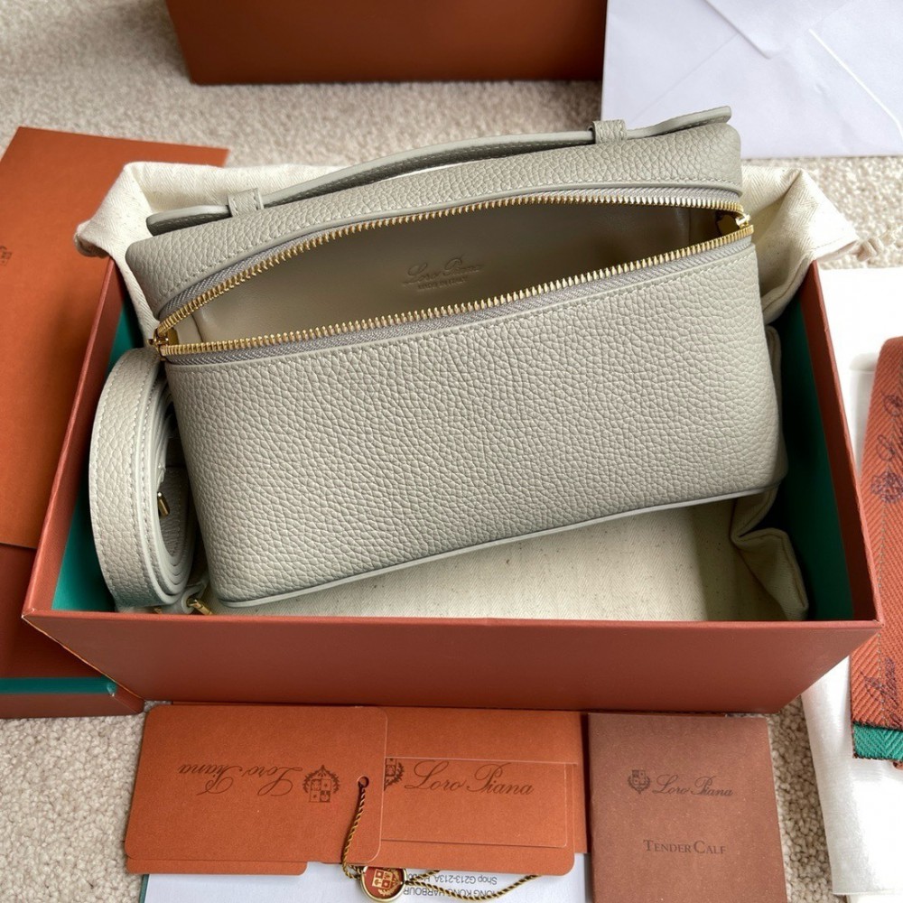 Loro Piana Extra Pocket L19  19 x 11.5 x 7 cm Bags