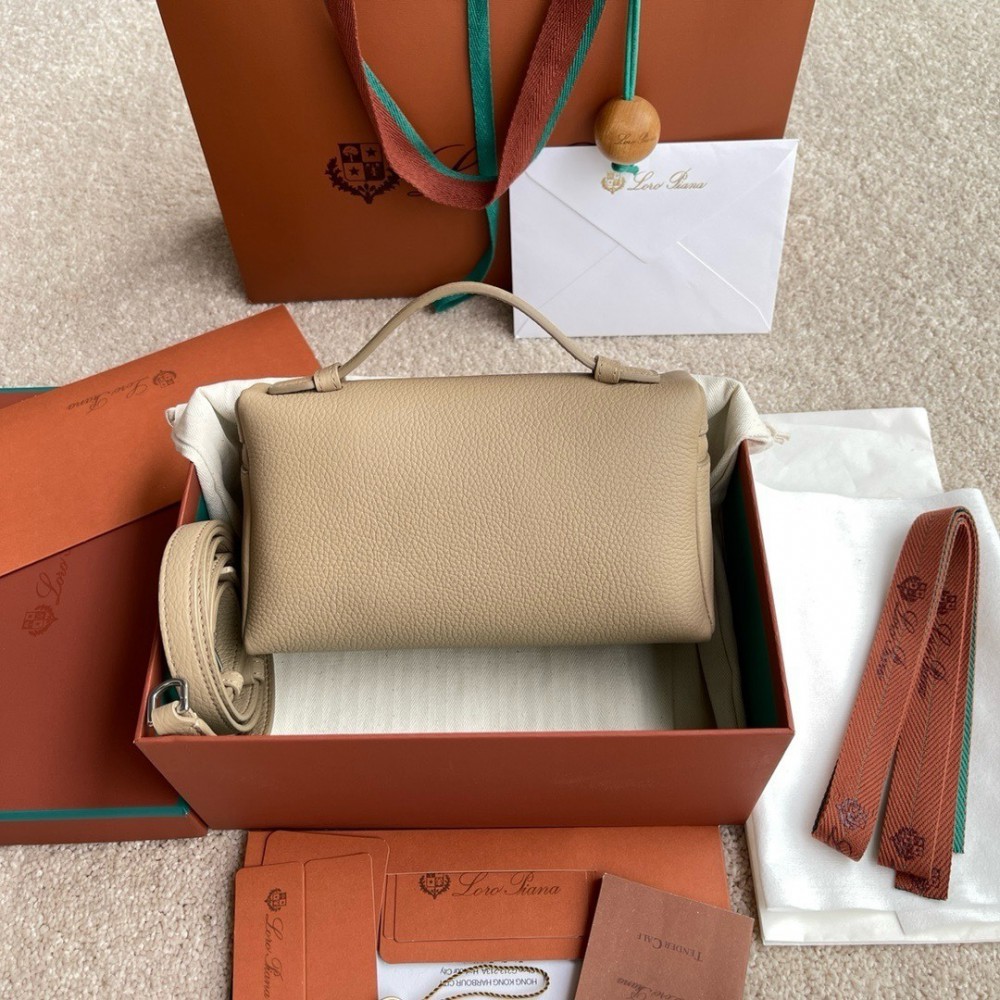 Loro Piana Extra Pocket L19  19 x 11.5 x 7 cm Bags