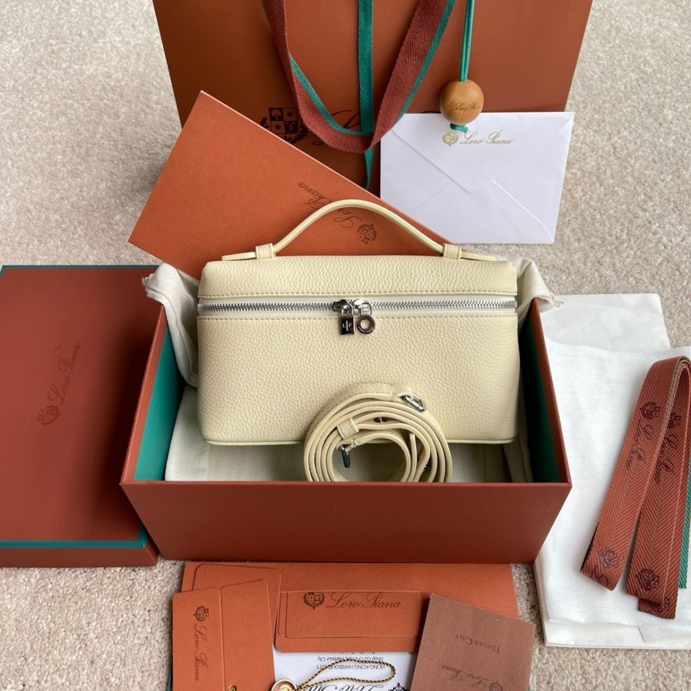 Loro Piana Extra Pocket L19  19 x 11.5 x 7 cm Bags