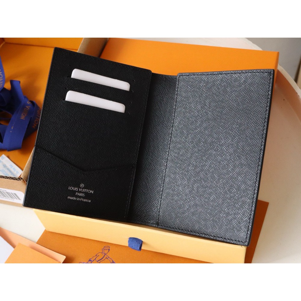 Louis Vuitton passport cover 10x14x2.5cm Accesories