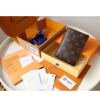Louis Vuitton passport cover 10x14x2.5cm