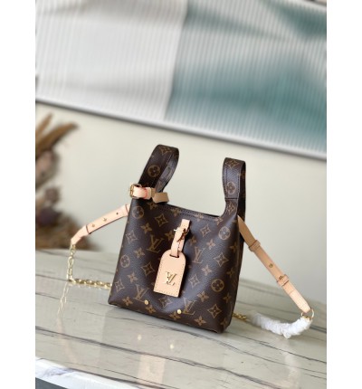 Lv Atlantis Bb bag 17 x 17 x 7 cm