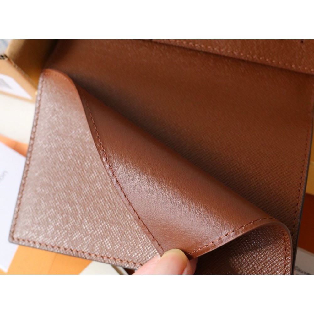 Louis Vuitton passport cover 10x14x2.5cm Accesories