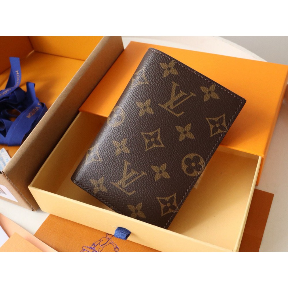 Louis Vuitton passport cover 10x14x2.5cm Accesories