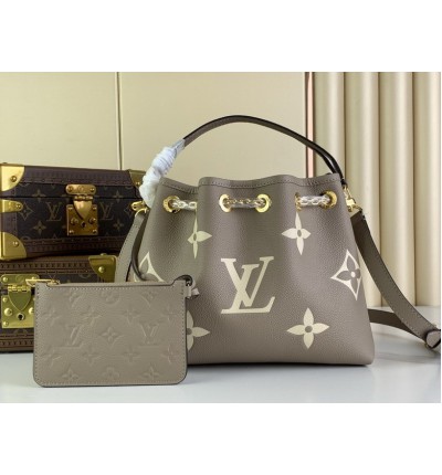 Lv Bundle Bag M47209 28 x 20 x 11.5 cm