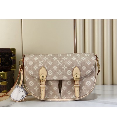 Lv Escape M15134 30 x 21 x 7 cm