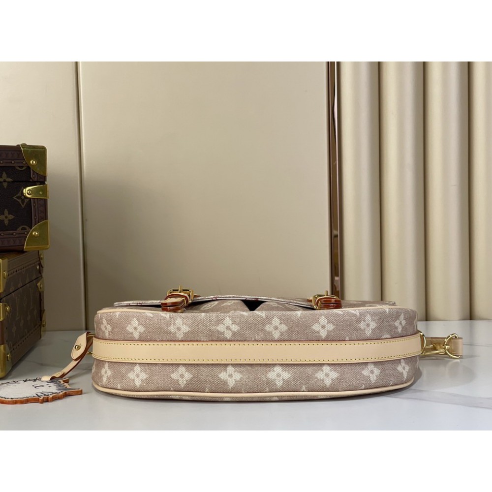 Lv Escape M15134 30 x 21 x 7 cm Bags