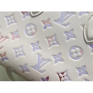 Lv OnTheGo On M25770 19x11 5x25cm  Bags