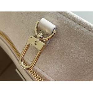 Lv OnTheGo On M25770 19x11 5x25cm  Bags