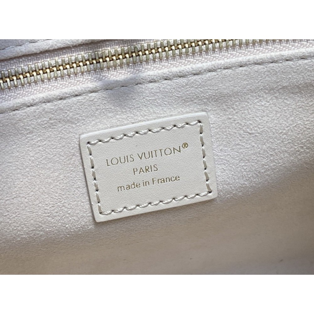 Lv OnTheGo On M25770 19x11 5x25cm  Bags