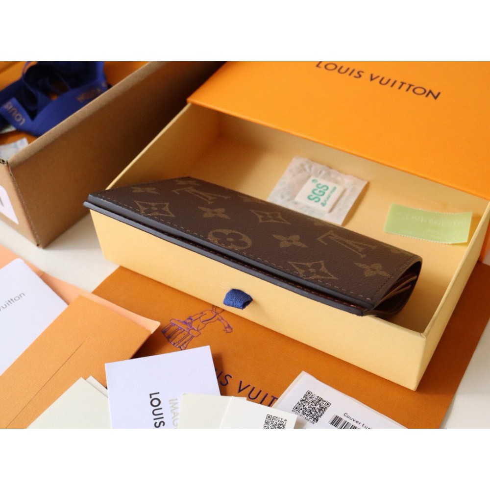 Louis Vuitton passport cover 10x14x2.5cm Accesories