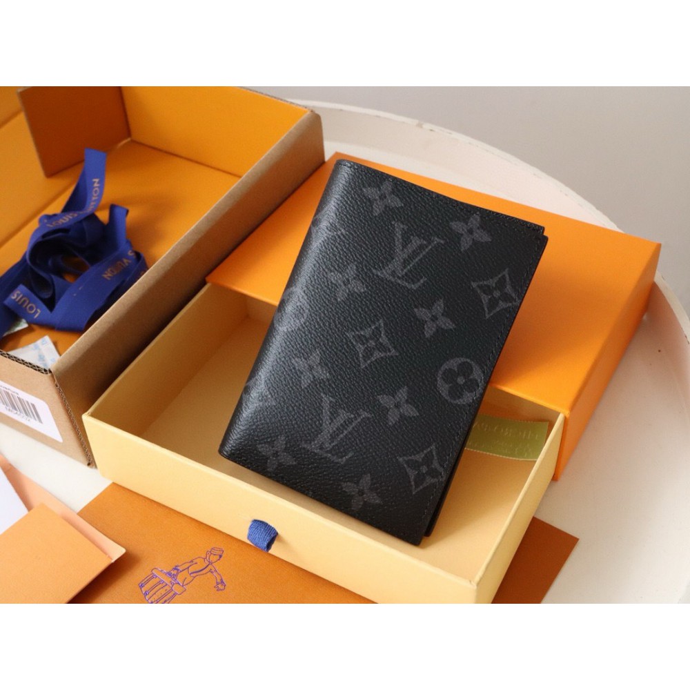 Louis Vuitton passport cover 10x14x2.5cm Accesories