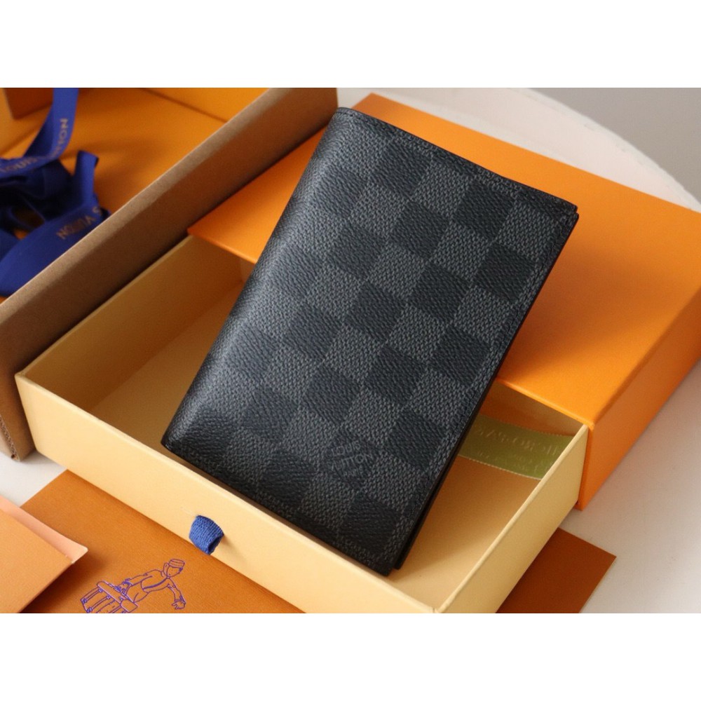 Louis Vuitton passport cover 10x14x2.5cm Accesories