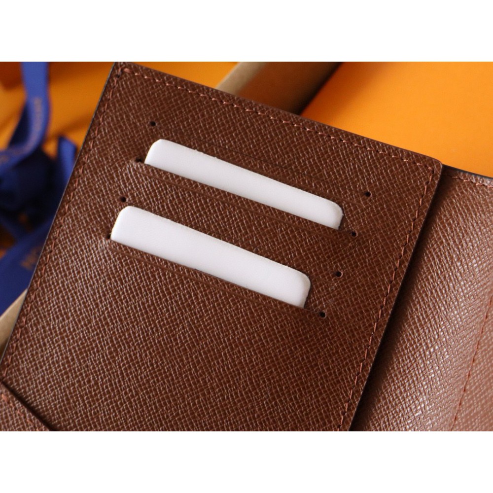 Louis Vuitton passport cover 10x14x2.5cm Accesories