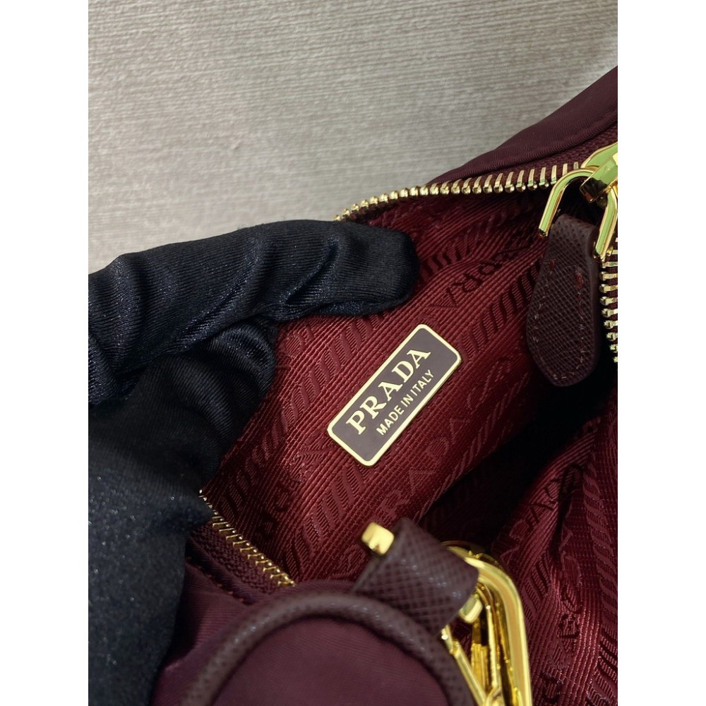 Prada Re-edition 2005 nylon 22x12x6 5cm Bags