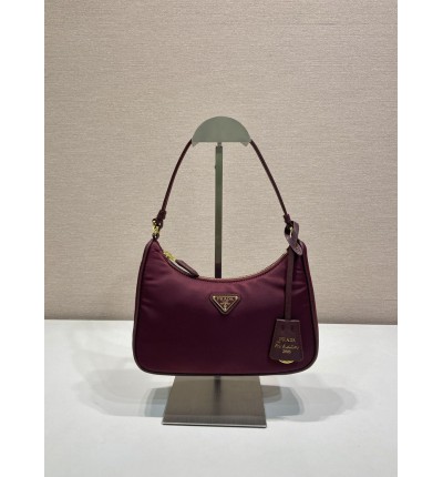 Prada Re-edition 2005 nylon 22x18x6 5cm