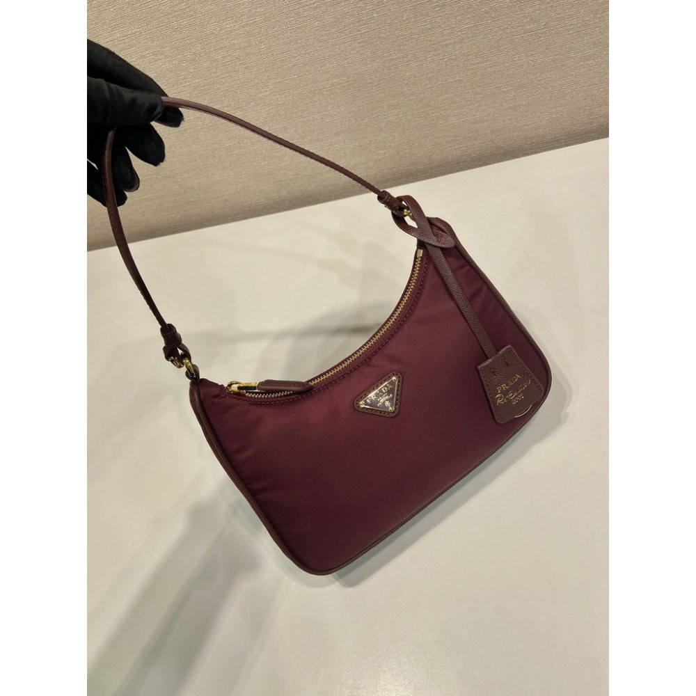 Prada Re-edition 2005 saffiano leather 23x17x6 5cm Bags