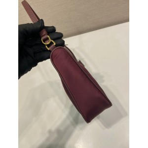 Prada Re-edition 2005 saffiano leather 23x17x6 5cm Bags